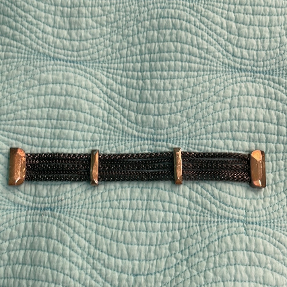 Magnetic mesh chain bracelet